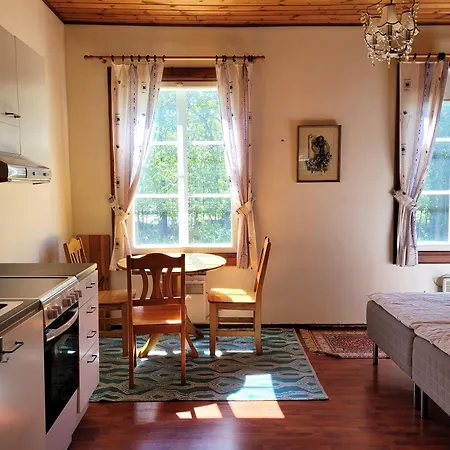 Jaeaeskelae - Koko Talo Villa