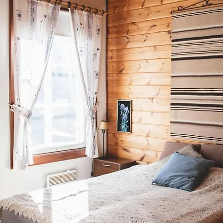 Jaeaeskelae - Koko Talo Villa